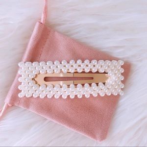 New! Large Cute Pearl & Gold Hair clip!